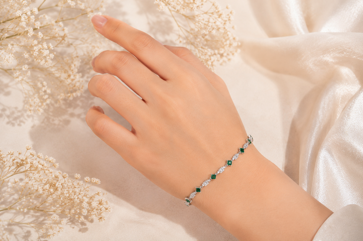 The Verdant Link: Emerald Eternity Bracelet in 925 Silver