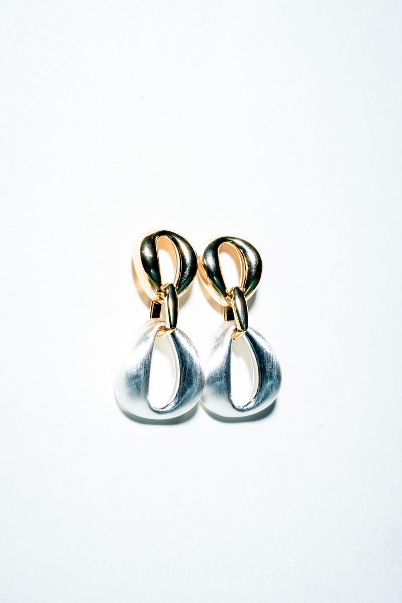 Dual-Tone Sculptural Drop Earrings – 18k Gold Plated