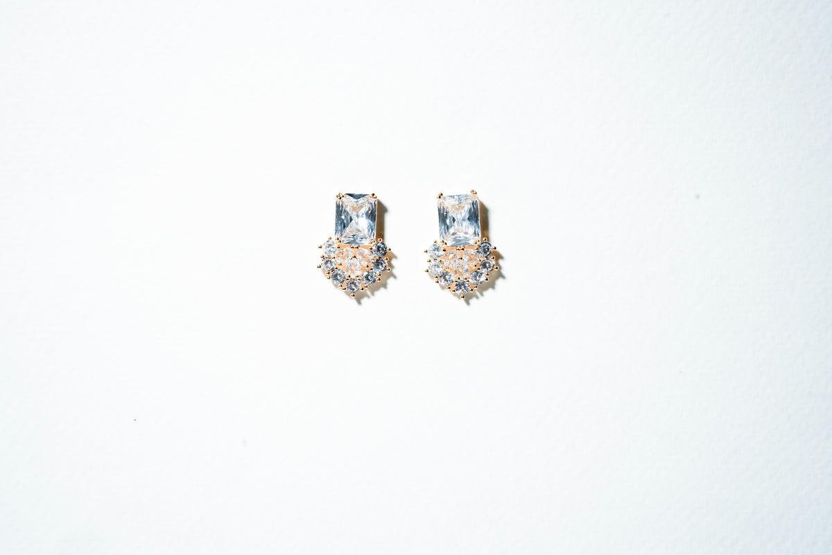 Solitaire Halo Drape Earrings – 18K Gold Plated